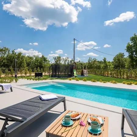 Ferienhaus Mit Privatpool Fur 3 Personen 1 Kind Ca 95 Qm In Sibenik, Dalmatien Norddalmatien Šibenik