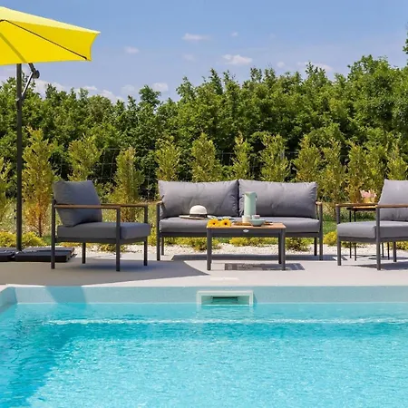 Ferienhaus Mit Privatpool Fur 3 Personen 1 Kind Ca 95 Qm In Sibenik, Dalmatien Norddalmatien