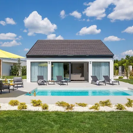 Ferienhaus Mit Privatpool Fur 3 Personen 1 Kind Ca 95 Qm In Sibenik, Dalmatien Norddalmatien Šibenik