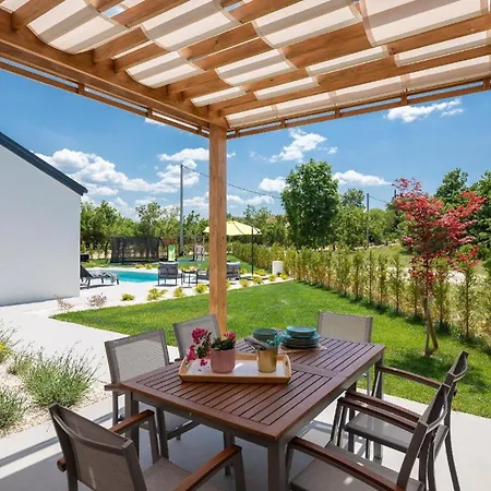 Ferienhaus Mit Privatpool Fur 3 Personen 1 Kind Ca 95 Qm In Sibenik, Dalmatien Norddalmatien * Šibenik