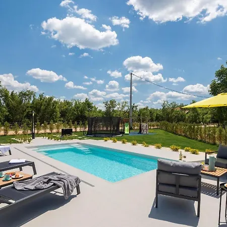 Ferienhaus Ferienhaus Mit Privatpool Fur 3 Personen 1 Kind Ca 95 Qm In Sibenik, Dalmatien Norddalmatien