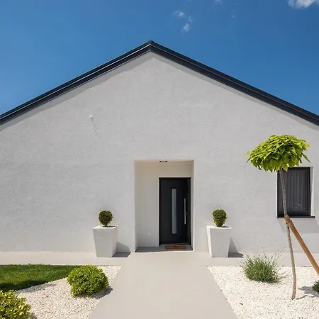 Ferienhaus Mit Privatpool Fur 3 Personen 1 Kind Ca 95 Qm In Sibenik, Dalmatien Norddalmatien Ferienhaus