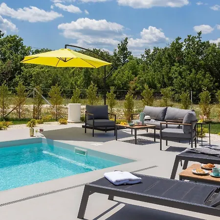 Ferienhaus Mit Privatpool Fur 3 Personen 1 Kind Ca 95 Qm In Sibenik, Dalmatien Norddalmatien Šibenik
